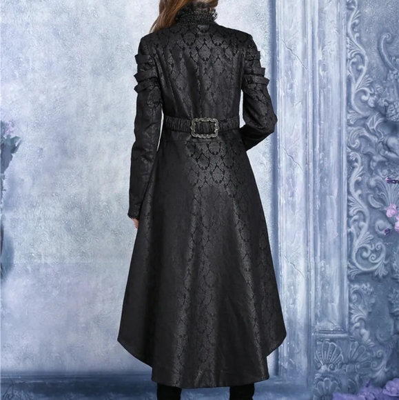 Beautiful steampunk outfit - Picture 4 of 7